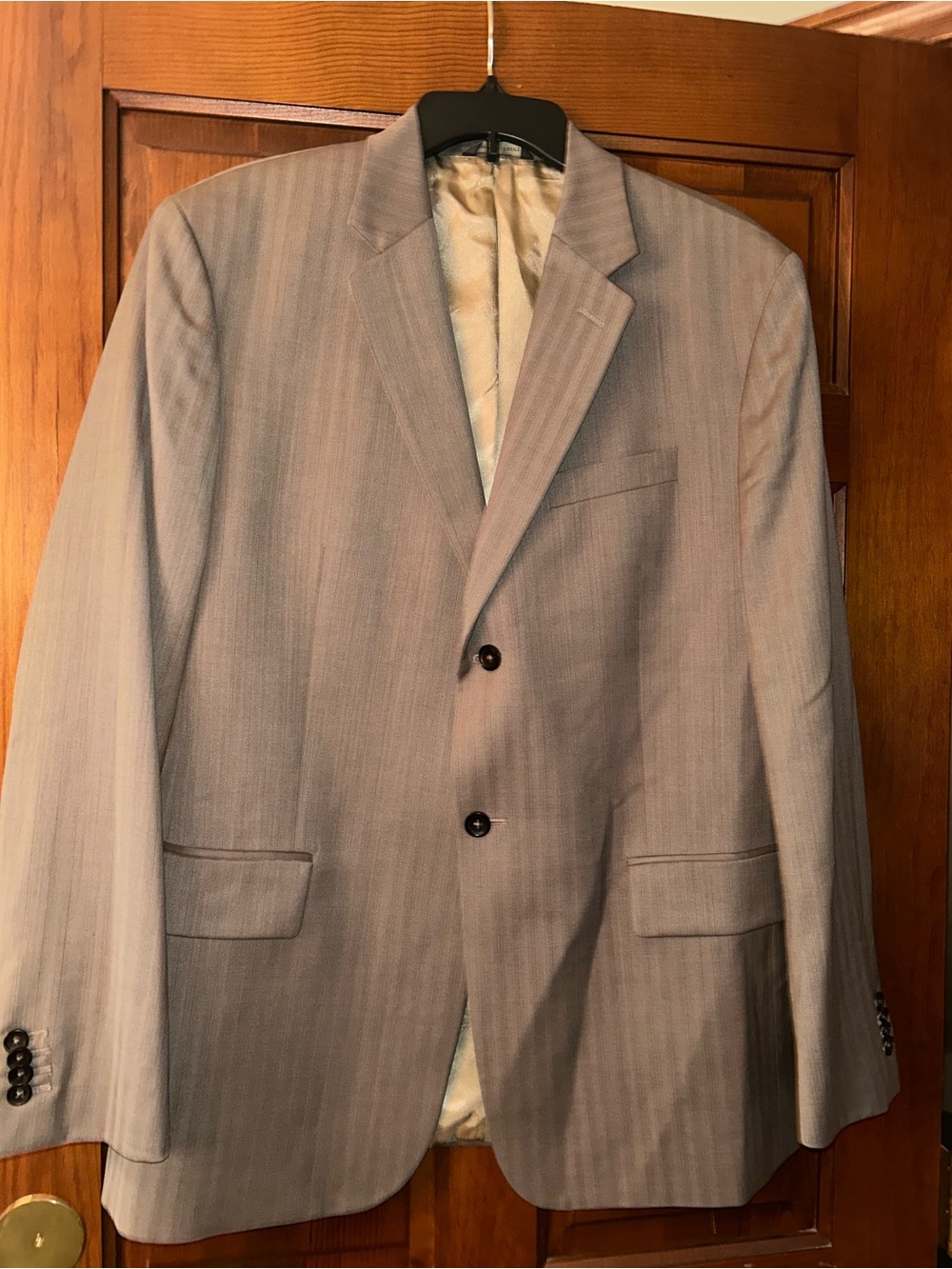 Banana Republic men’s wool blend mocha pin stripe sportcoat. Size 44R. Dbl vents